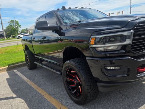 Used 2019 RAM 2500 Big Horn w/ Black Appearance Package AWD/4WD image 6