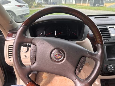 Used 2008 Cadillac DTS FWD image 9