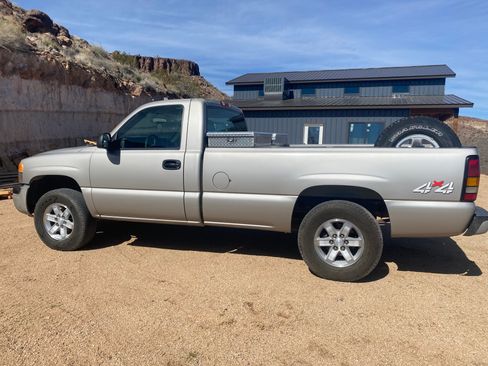 Used 2004 GMC Sierra 1500 W/T image 2
