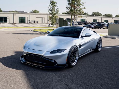 Used 2019 Aston Martin V8 Vantage Coupe RWD image 4