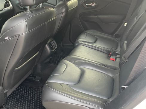 Used 2015 Jeep Cherokee Limited image 10