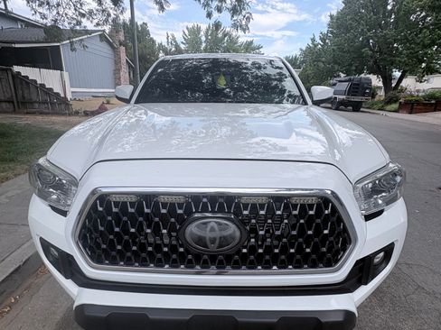 Used 2019 Toyota Tacoma TRD Off-Road w/ Technology Package AWD/4WD image 14
