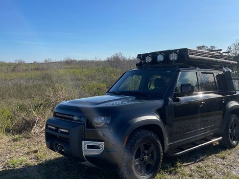 Used 2023 Land Rover Defender 110 S image 6