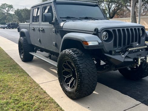 Used 2020 Jeep Gladiator Sport w/ Quick Order Package 24S image 8