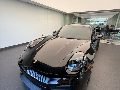 Used 2025 Porsche 911 Carrera image 4