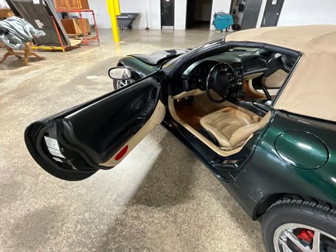 Used 2000 Chevrolet Corvette Convertible w/ Memory Pkg image 16
