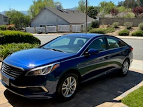 Used 2017 Hyundai Sonata SE image 1