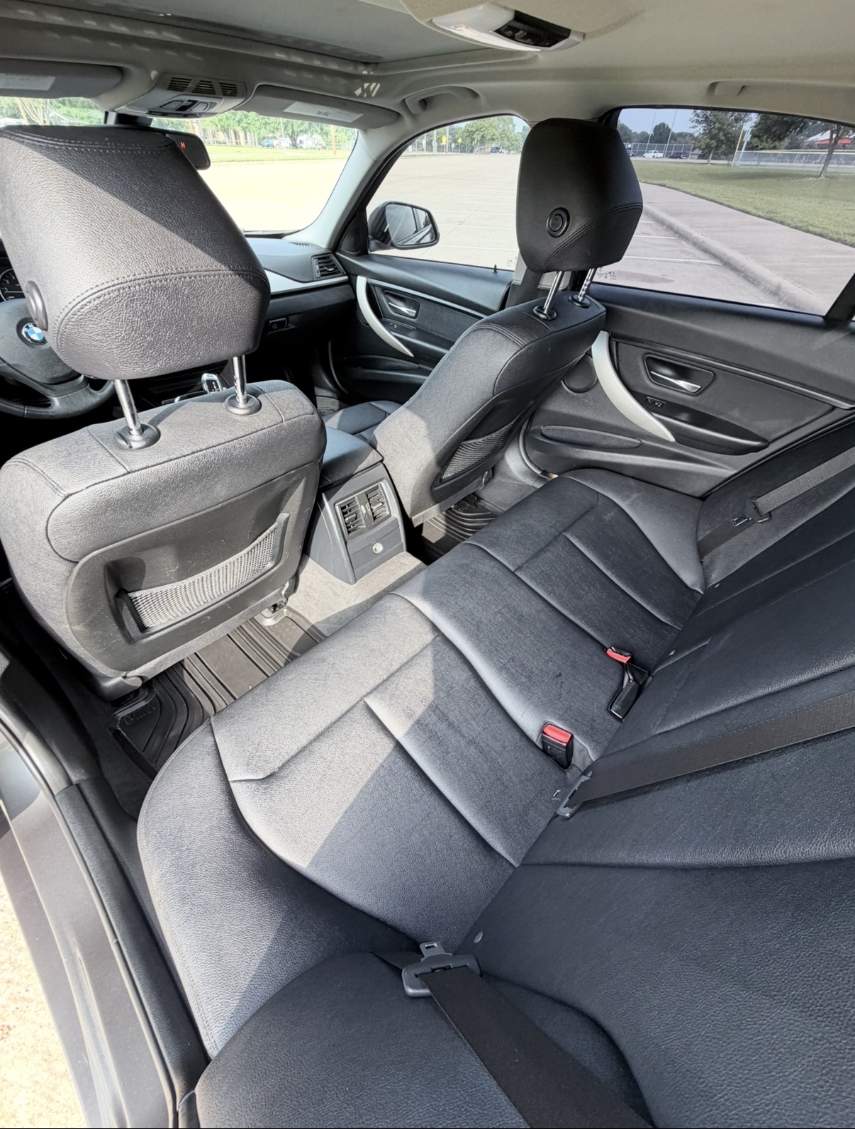 Used 2018 BMW 320i Sedan RWD image 9
