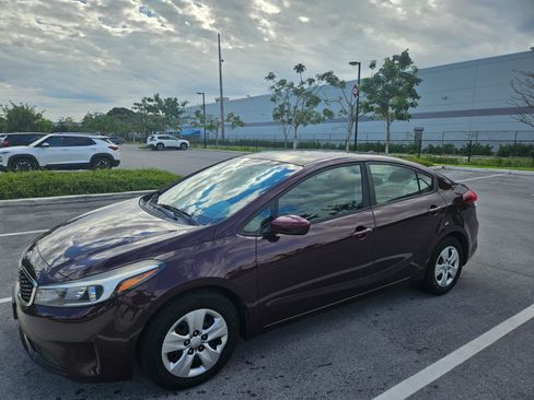 Used 2017 Kia Forte LX w/ LX Popular Package FWD image 4