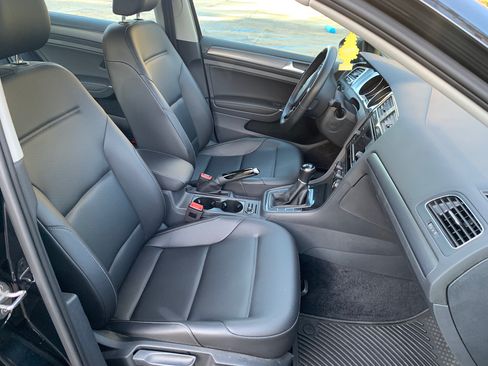 Used 2020 Volkswagen Golf 4-Door image 9