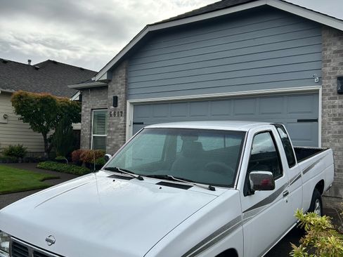 Used 1997 Nissan Pickup 2WD King Cab image 2