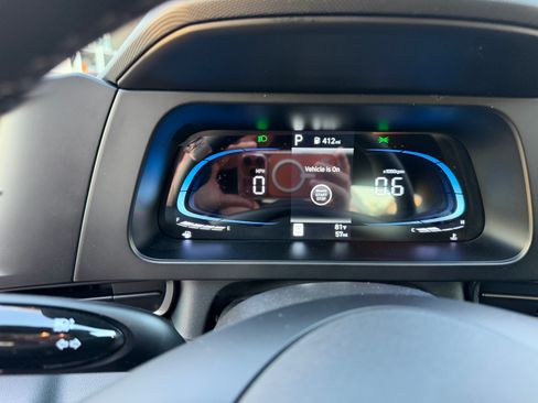 Used 2025 Hyundai Elantra Sport image 12