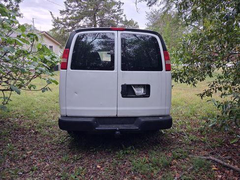 Used 2015 Chevrolet Express 2500 RWD image 6