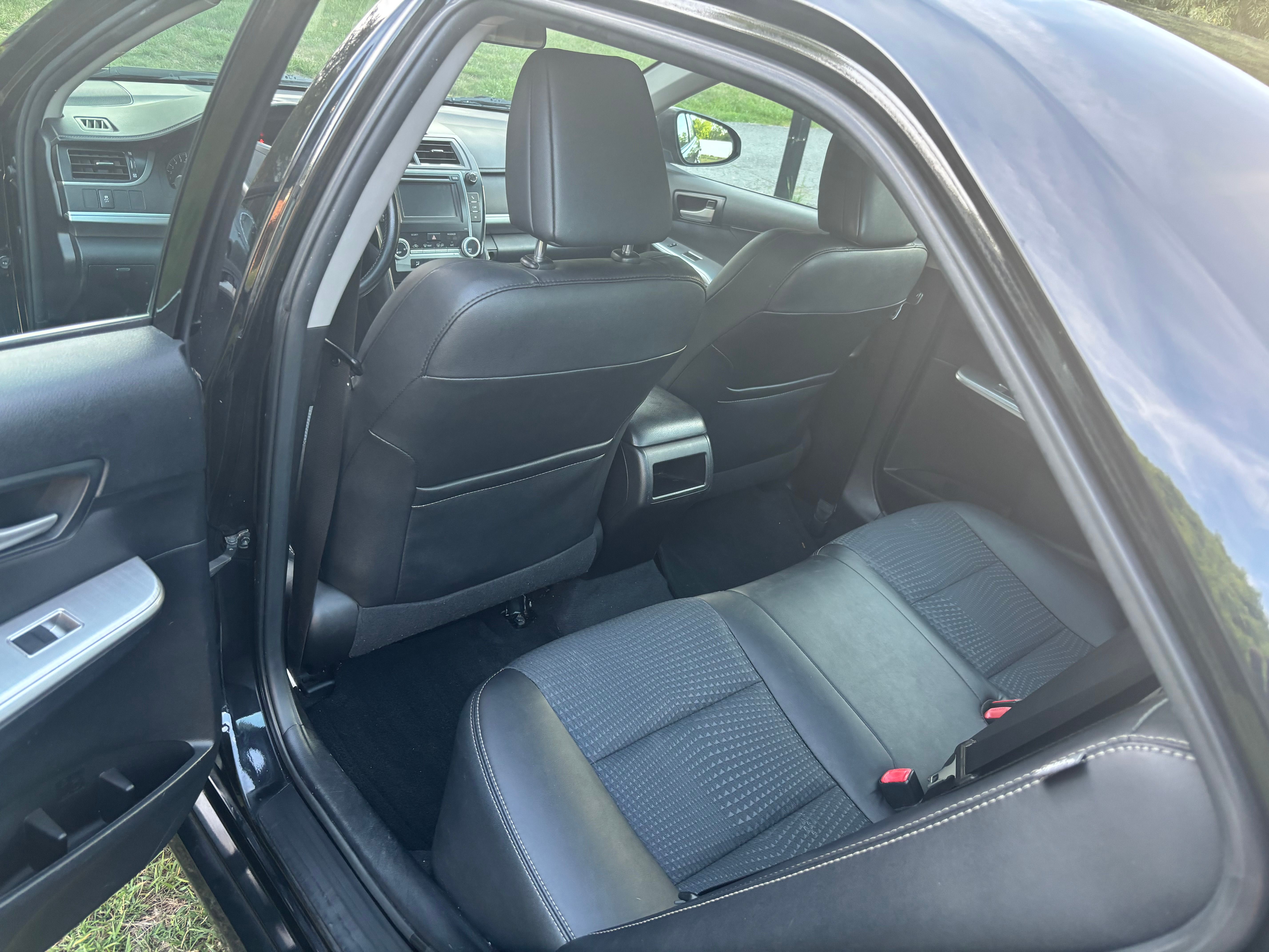 Used 2013 Toyota Camry SE FWD image 4