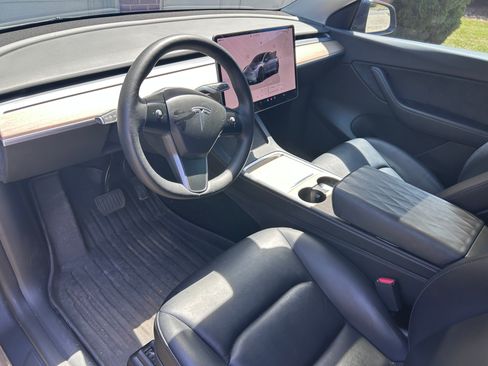 Used 2022 Tesla Model Y Long Range image 9