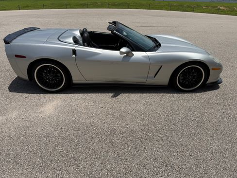 Used 2006 Chevrolet Corvette Convertible w/ Preferred Equipment Group RWD image 8