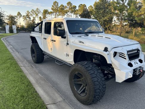 Used 2022 Jeep Gladiator Sport image 4