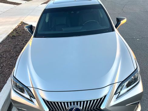 Used 2020 Lexus ES 300h 300h Sedan 4D w/ Accessory Package 2 image 4