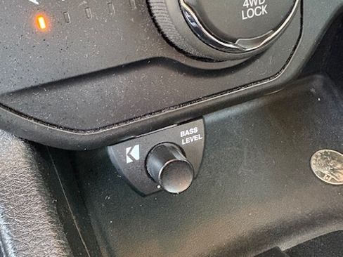 Used 2018 Jeep Renegade Trailhawk w/ Cold Weather Group II image 20