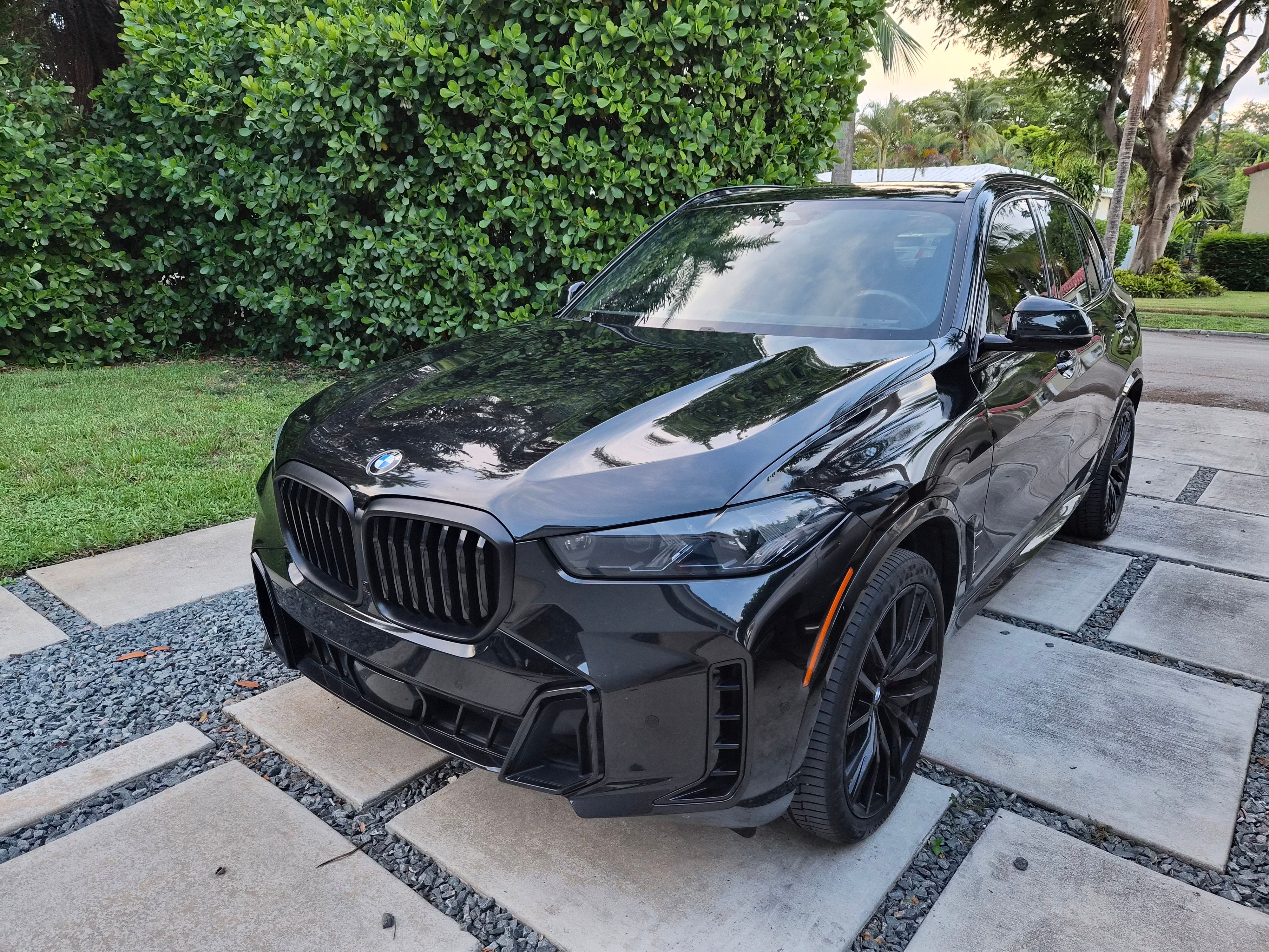 Used 2024 BMW X5 sDrive40i w/ M Sport Package RWD image 2