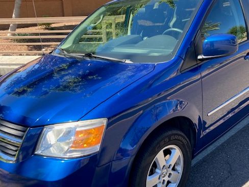 Used 2010 Dodge Grand Caravan SXT image 2