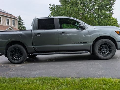 Used 2018 Nissan Titan SV w/ SV Convenience Package AWD/4WD image 6