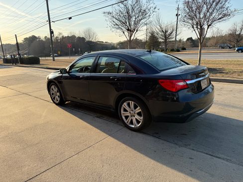 Used 2011 Chrysler 200 Touring image 4