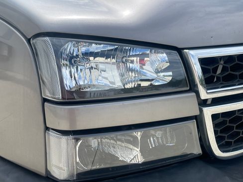 Used 2006 Chevrolet Silverado 2500 LT w/ Onstar Plus Package RWD image 18
