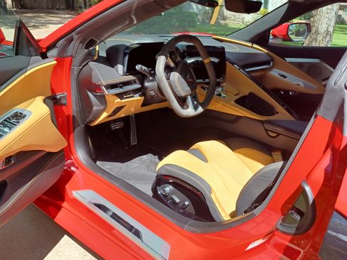 Used 2023 Chevrolet Corvette Stingray Premium Conv w/ Z51 Performance Package image 6