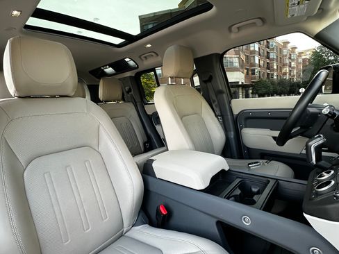 Used 2022 Land Rover Defender 110 S image 13