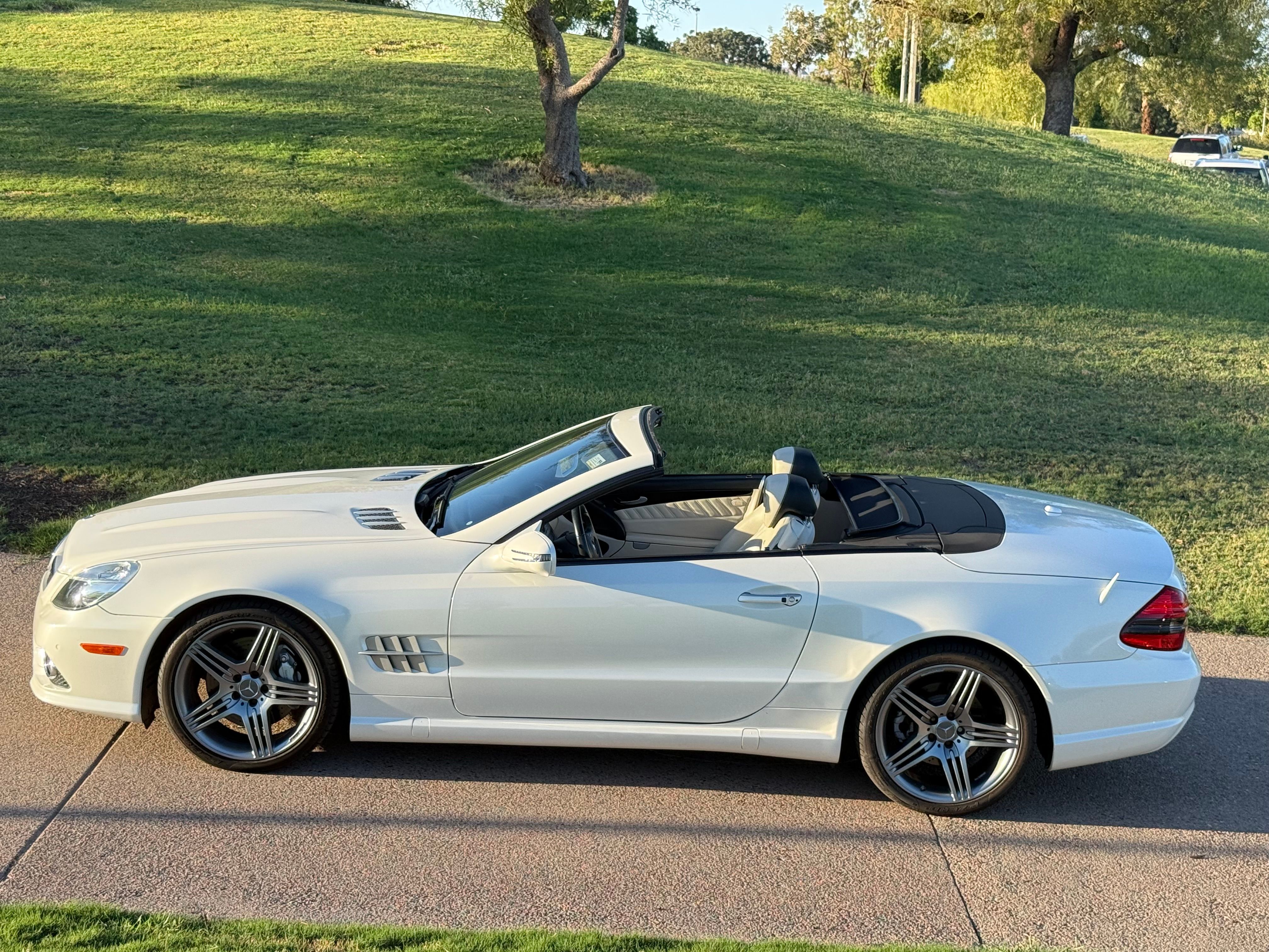 Used 2012 Mercedes-Benz SL 550 w/ SL Wheel Pkg image 2