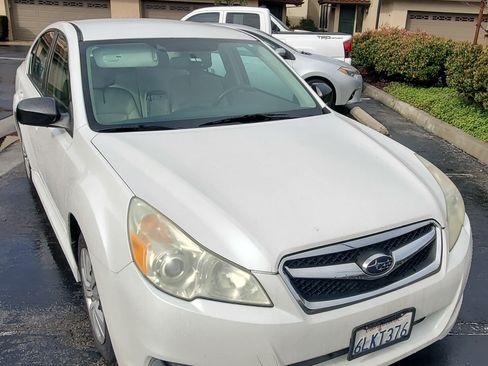 Used 2010 Subaru Legacy 2.5i image 5