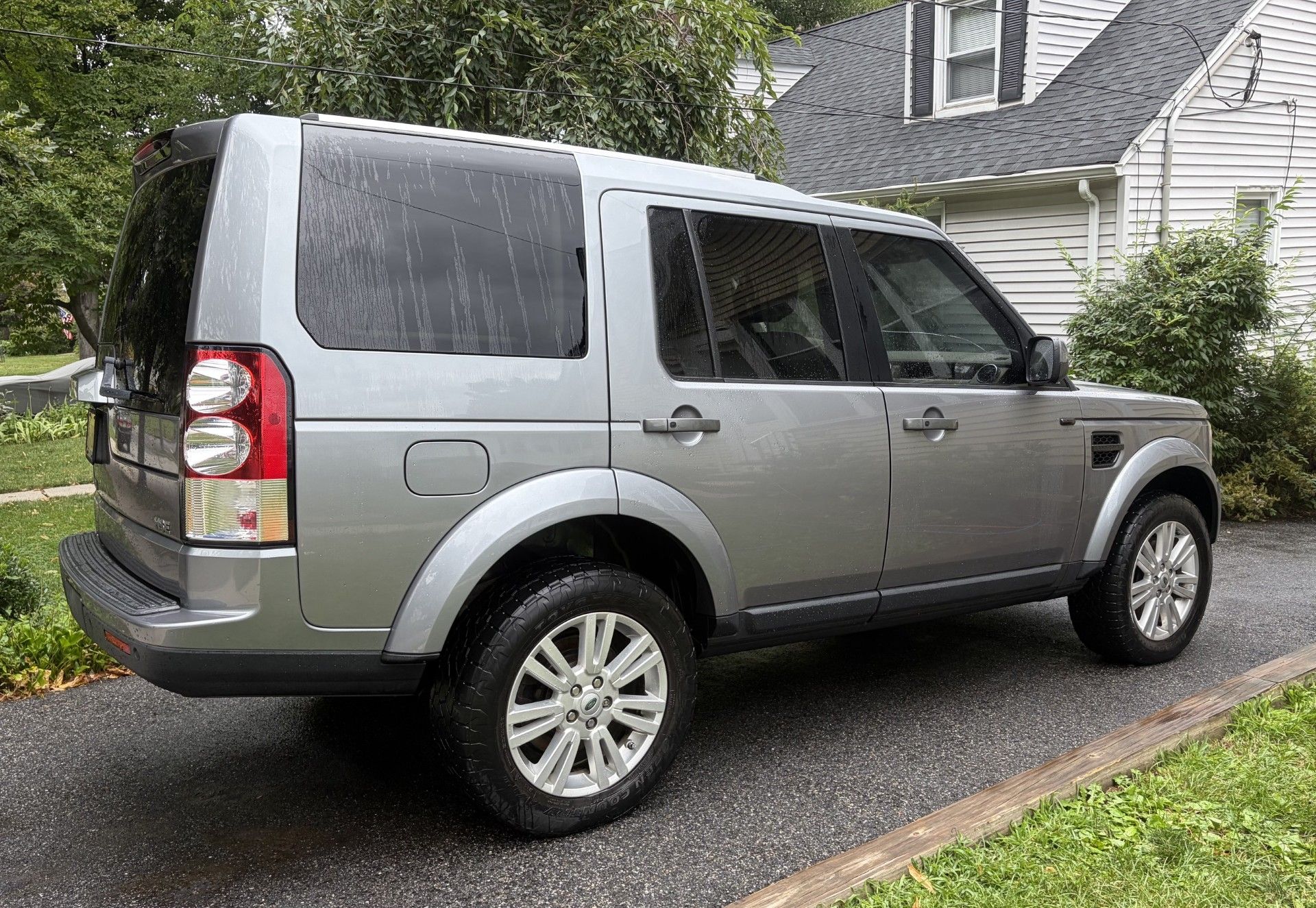 Used 2012 Land Rover LR4 HSE AWD/4WD image 2