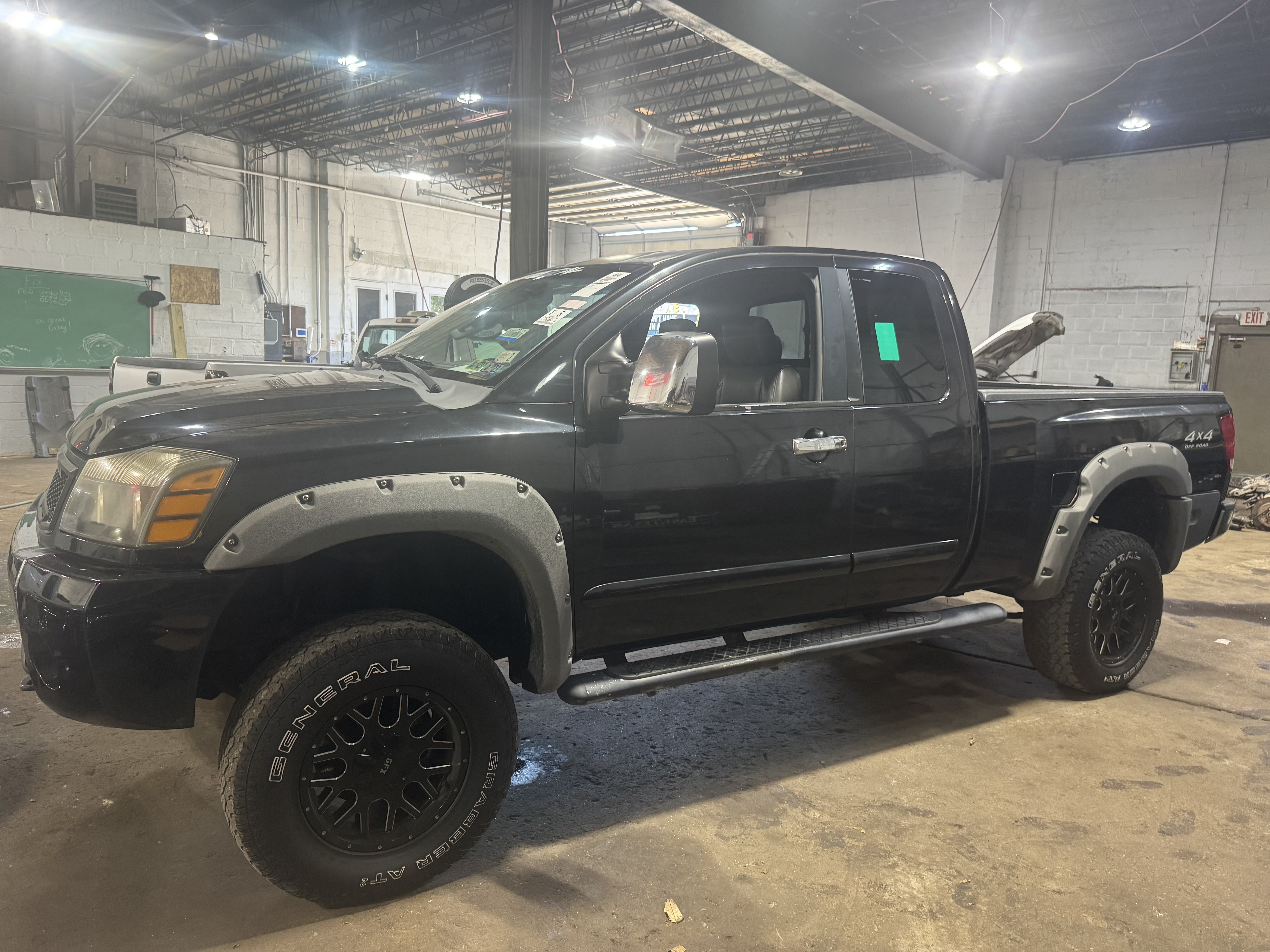 Used 2004 Nissan Titan LE w/ (NAV) Nissan Navigation Pkg AWD/4WD image 1