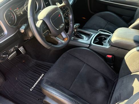 Used 2019 Dodge Charger Scat Pack w/ Technology Group RWD image 13