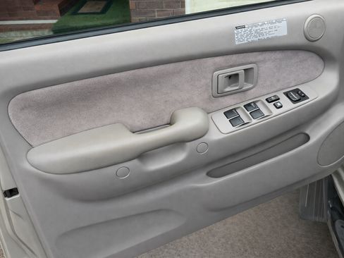 Used 2004 Toyota Tacoma PreRunner image 10