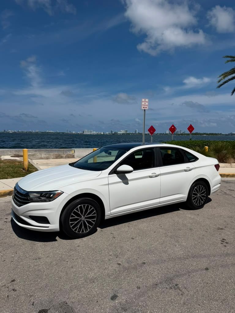 Used 2020 Volkswagen Jetta SE FWD image 2