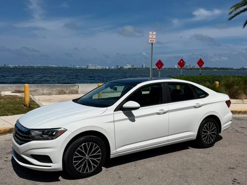 Used 2020 Volkswagen Jetta SE FWD image 2