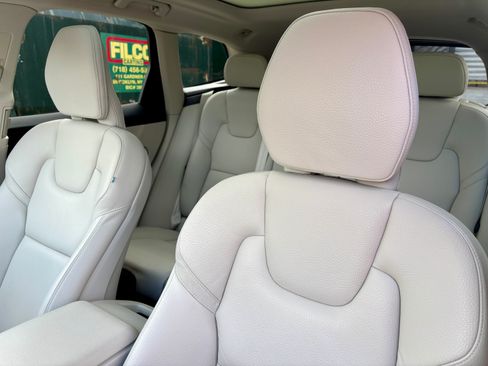 Used 2022 Volvo XC60 B5 Momentum w/ Climate Package image 13