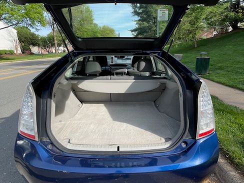 Used 2010 Toyota Prius Five image 4