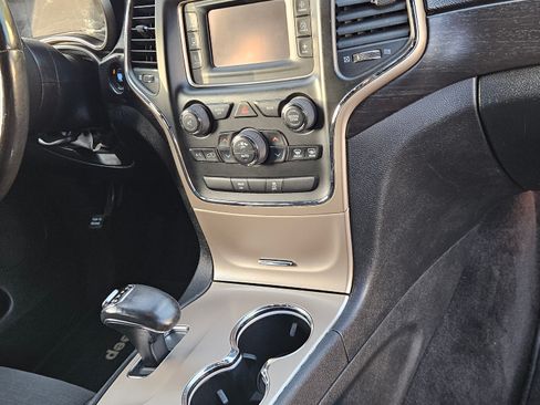 Used 2014 Jeep Grand Cherokee Laredo w/ Security & Convenience Group image 8