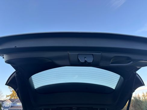 Used 2019 Jeep Cherokee Limited w/ Technology Group image 13