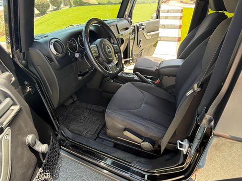Used 2015 Jeep Wrangler Sport AWD/4WD image 9