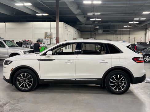 Used 2022 Lincoln Nautilus FWD image 13