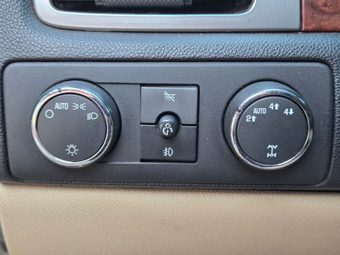 Used 2007 Chevrolet Suburban 2500 LT w/ LT Preferred Equipment Group image 9