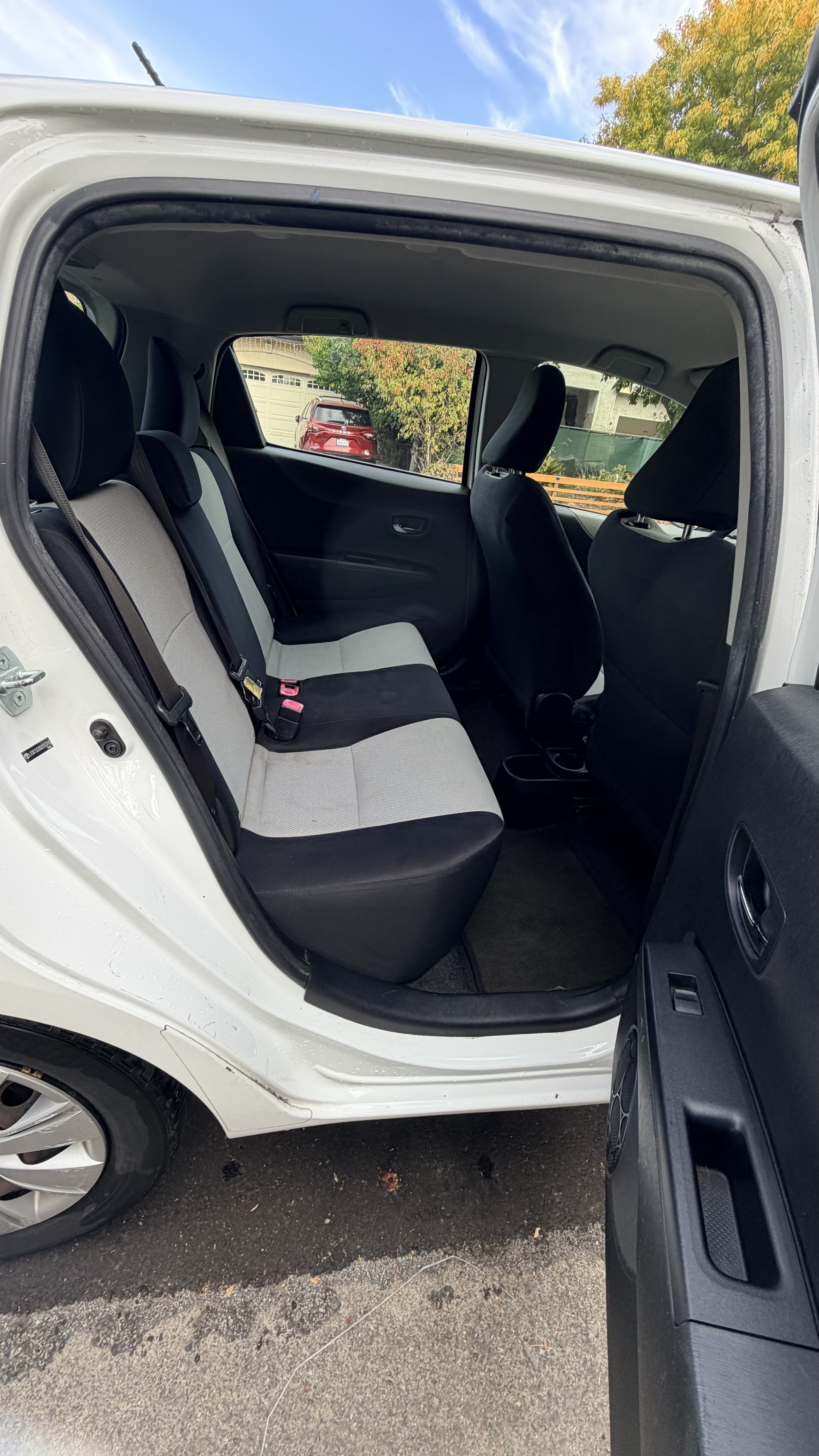 Used 2013 Toyota Yaris LE FWD image 8