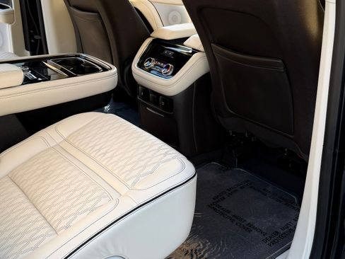 Used 2019 Lincoln Navigator Black Label image 5