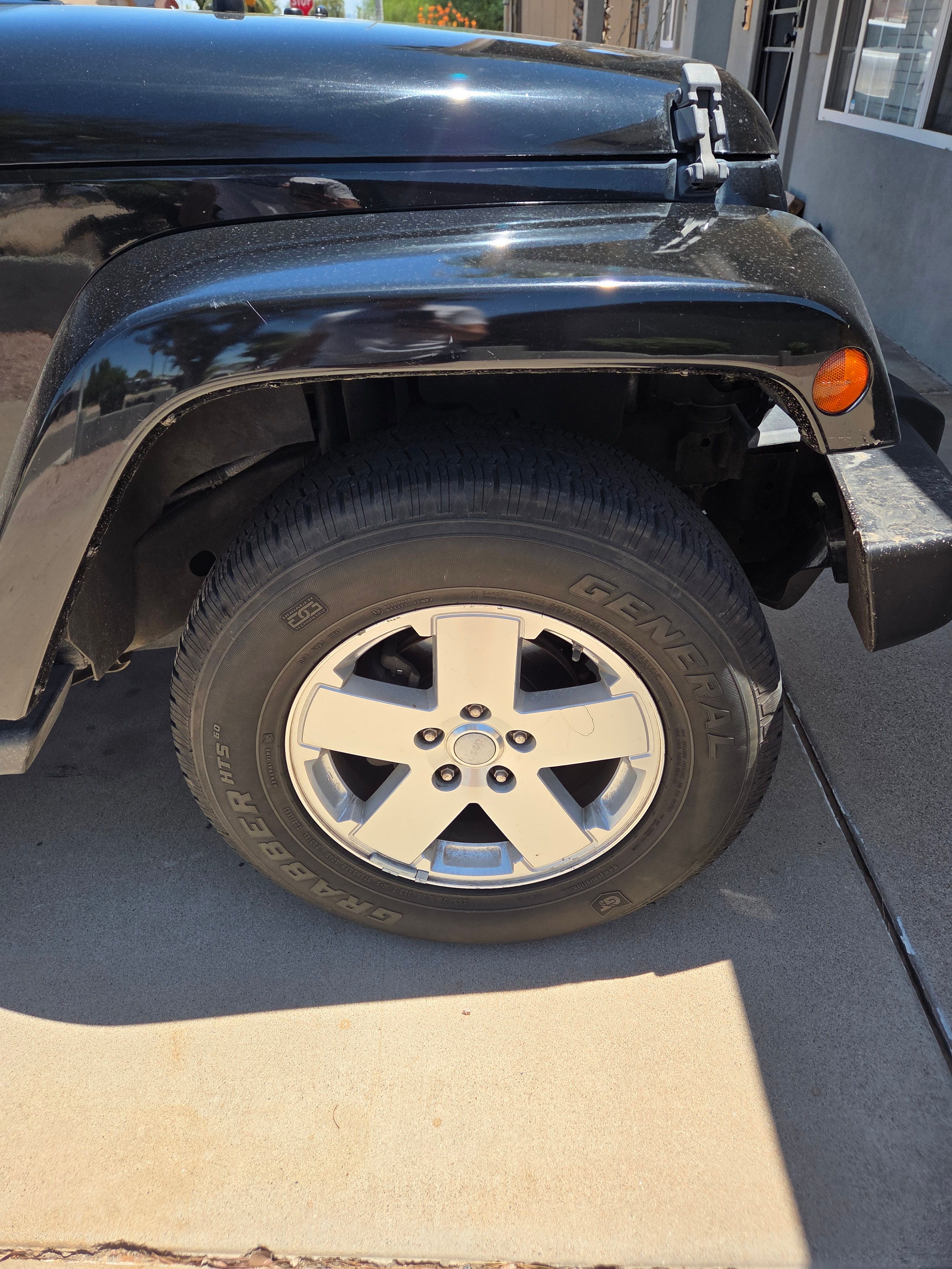 Used 2009 Jeep Wrangler Unlimited Sahara w/ Dual Top Group AWD/4WD image 15