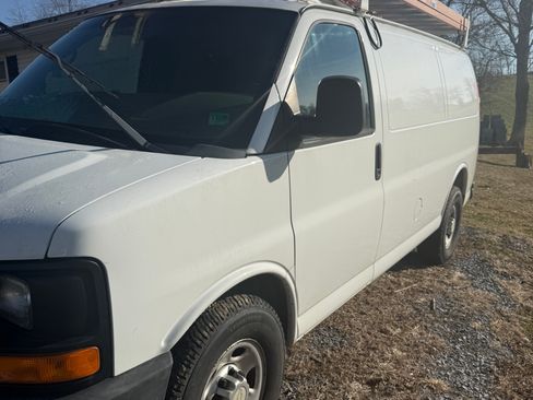 Used 2013 Chevrolet Express 2500 image 5
