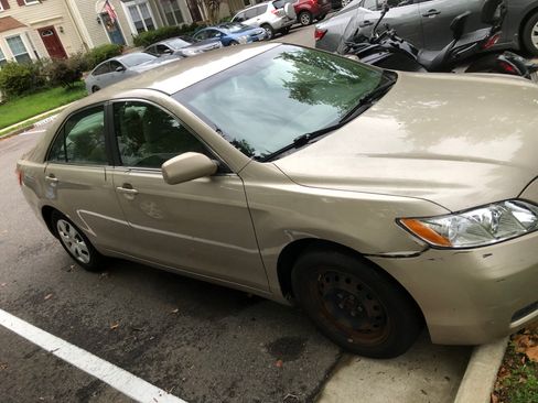 Used 2009 Toyota Camry LE FWD image 1